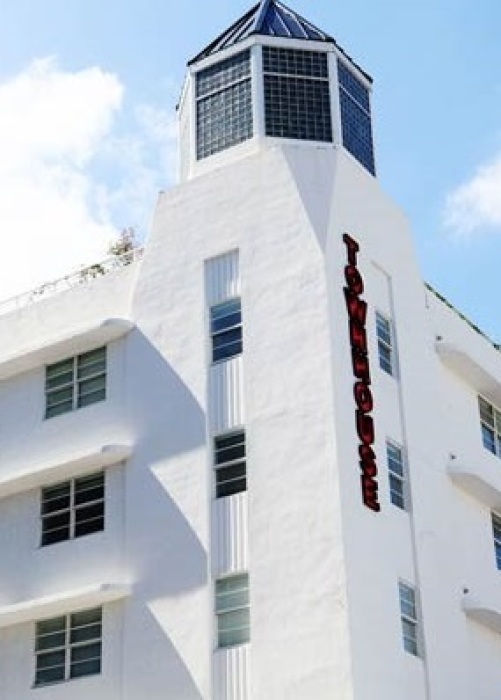 Townhouse Hotel by LuxUrban
