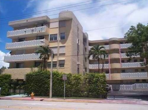 Waterway Plaza Condominium