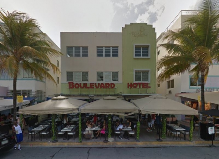 Boulevard Hotel & Cafe
